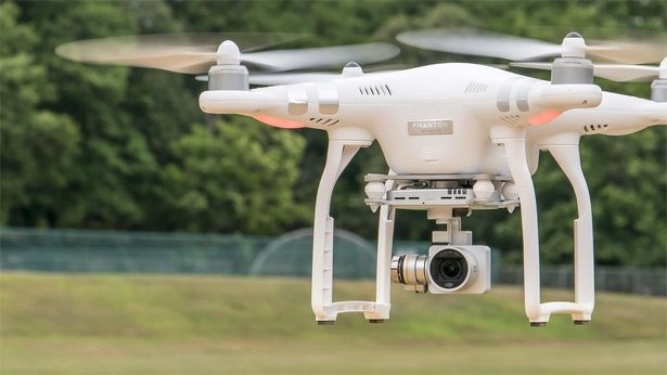 dji-phantom-drone-advanced-politiehelikopter-amerika-zoektocht-gestolen-voertuig-faa-2015